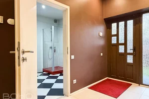 Īpaša privātmāja Bukultos – divas dzīvojamās daļas!