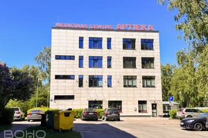 Просторная квартира-студия с современной планировкой в Даугавгриве