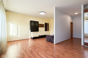 Комфортабельная и просторная двухкомнатная квартира в Баложи