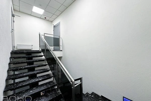 Mājīgas biroja telpas modernā ēkā stratēģiski izdevīgā vietā