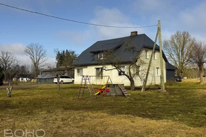 Plaša lauku viensēta ar raksturu un iespējām lielai ģimenei