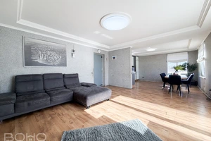 Plaša lauku viensēta ar raksturu un iespējām lielai ģimenei