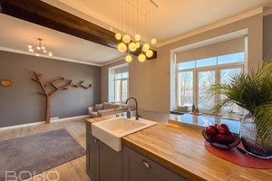 Elegants skandināvu stila dzīvoklis ar spēkā esošu vērtējumu