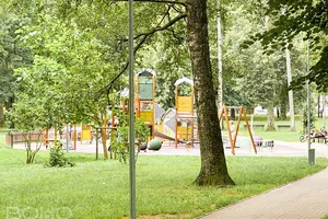 Dzīvoklis ar patīkamu atmosfēru blakus Nordeķu muižas parkam