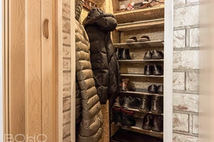 Augstie griesti un plašums divistabu dzīvoklī