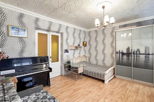 Augstie griesti un plašums divistabu dzīvoklī