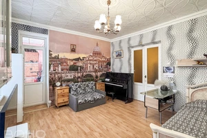 Augstie griesti un plašums divistabu dzīvoklī