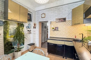 Augstie griesti un plašums divistabu dzīvoklī