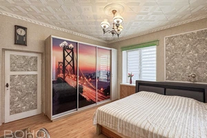 Augstie griesti un plašums divistabu dzīvoklī