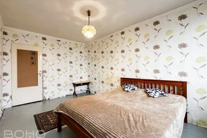 Divistabu dzīvoklis klusā, zaļā rajonā, 10 minūtes līdz jūrai