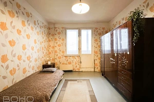 Divistabu dzīvoklis klusā, zaļā rajonā, 10 minūtes līdz jūrai