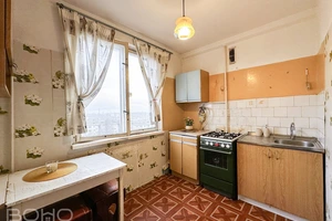 Divistabu dzīvoklis klusā, zaļā rajonā, 10 minūtes līdz jūrai