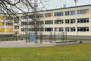 Divistabu dzīvoklis klusā, zaļā rajonā, 10 minūtes līdz jūrai