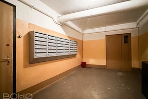 Divistabu dzīvoklis klusā, zaļā rajonā, 10 minūtes līdz jūrai