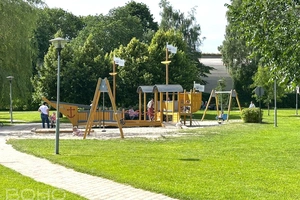 Divistabu dzīvoklis klusā, zaļā rajonā, 10 minūtes līdz jūrai